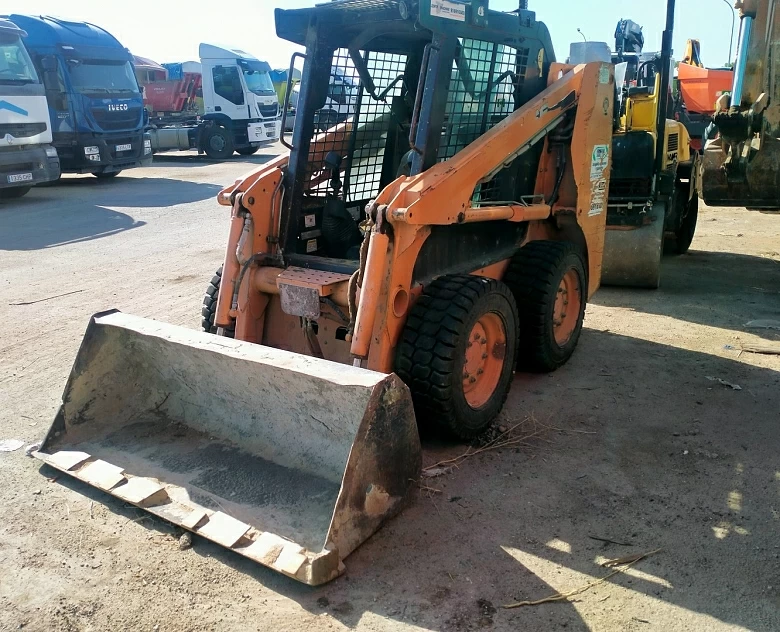 4. Minicargadora CASE 410
