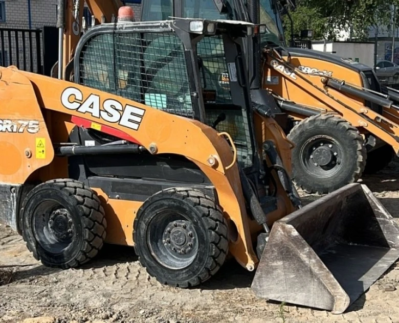 1. Minicargadora Case SR 175