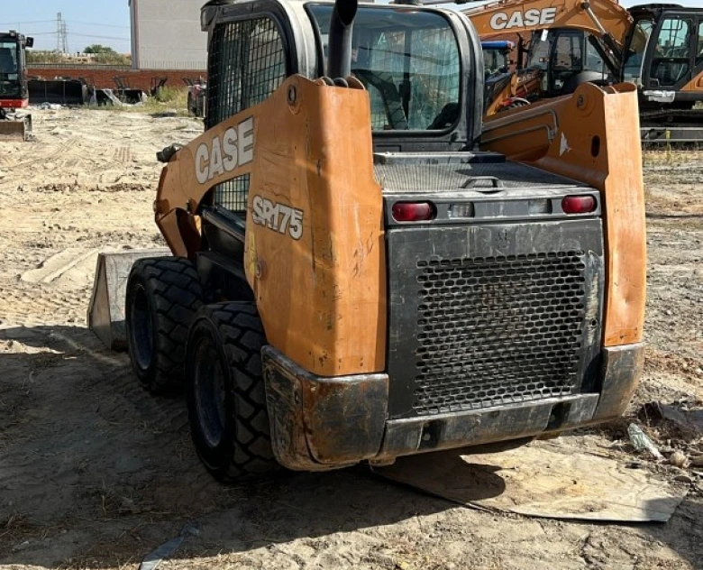 3. Minicargadora Case SR 175