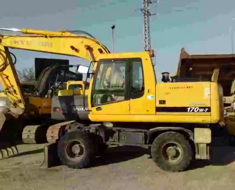 1. Excavadora de ruedas Hyundai  170