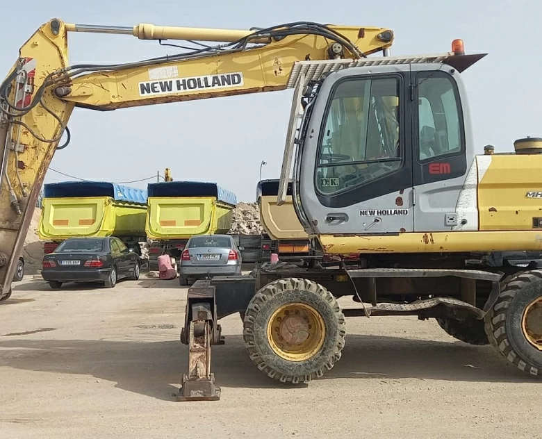 6. Excavadora de ruedas New Holland Mh Plus C