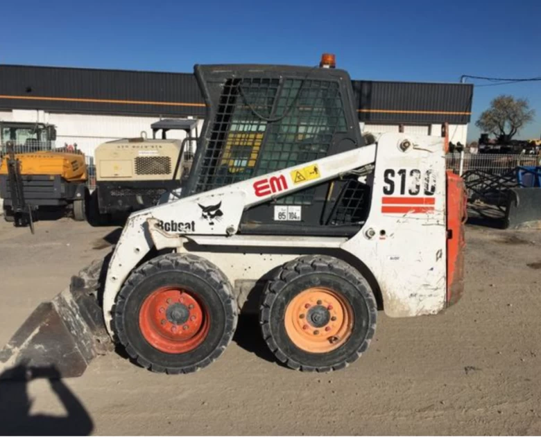 3. MINICARGADORA Bobcat S 130