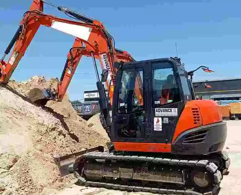 2. Mini Excavadora Kubota Kx080-4