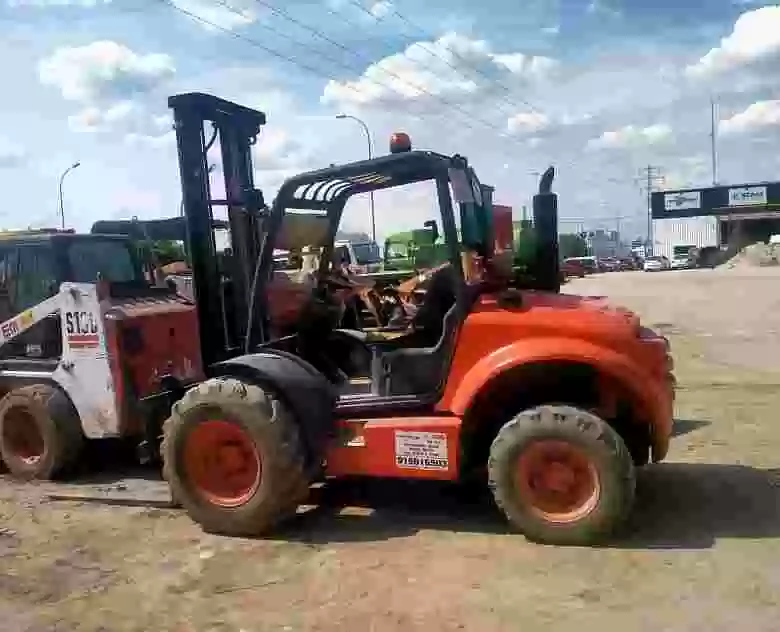 2. Carretilla Ausa CH250 x 4