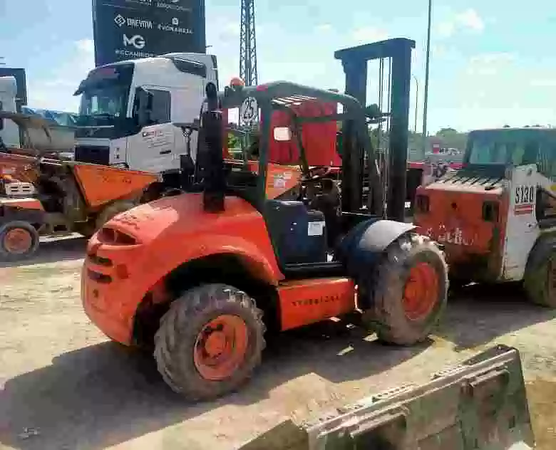 6. Carretilla Ausa CH250 x 4