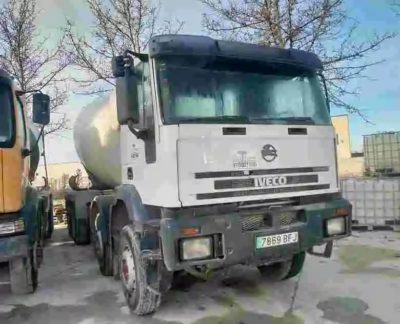 9. Camión hormigonera Iveco Trakker 340