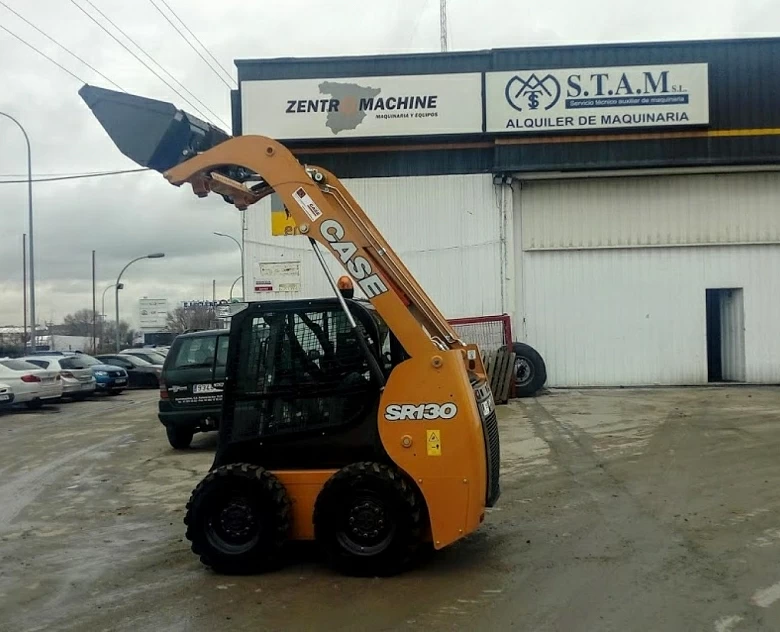 4. Minicargadora Case Sr130
