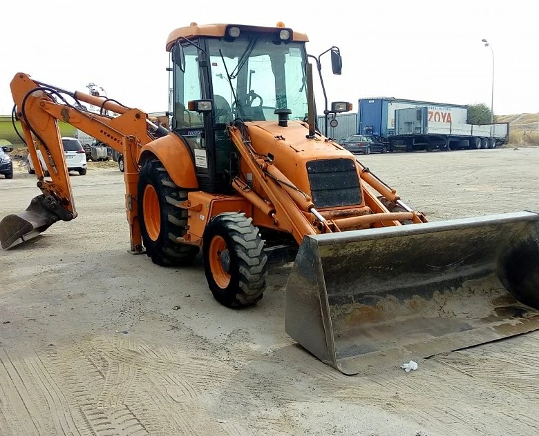 7. Retrocargadora Fiat Kobelco B95