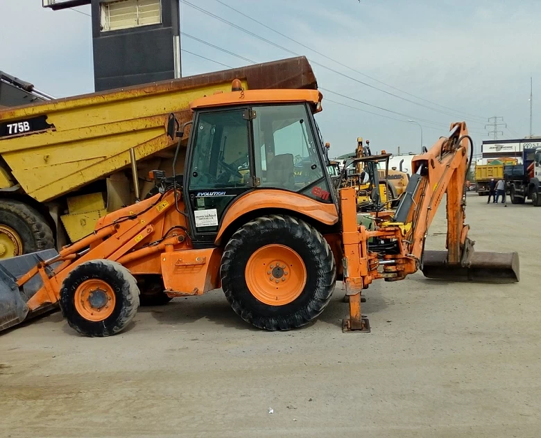 5. Retrocargadora Fiat Kobelco B95