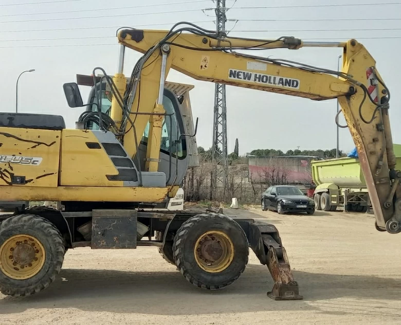 2. Excavadora de ruedas New Holland Mh Plus C