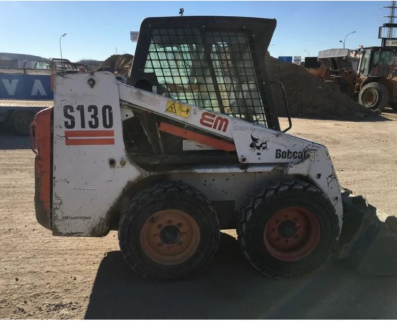 2. MINICARGADORA Bobcat S 130