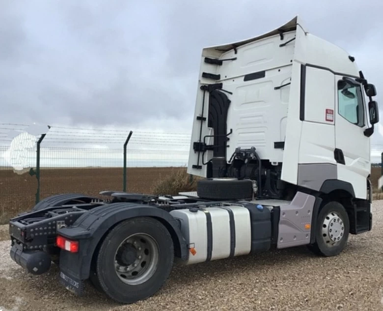 3. Cabeza tractora Renault Gama T520