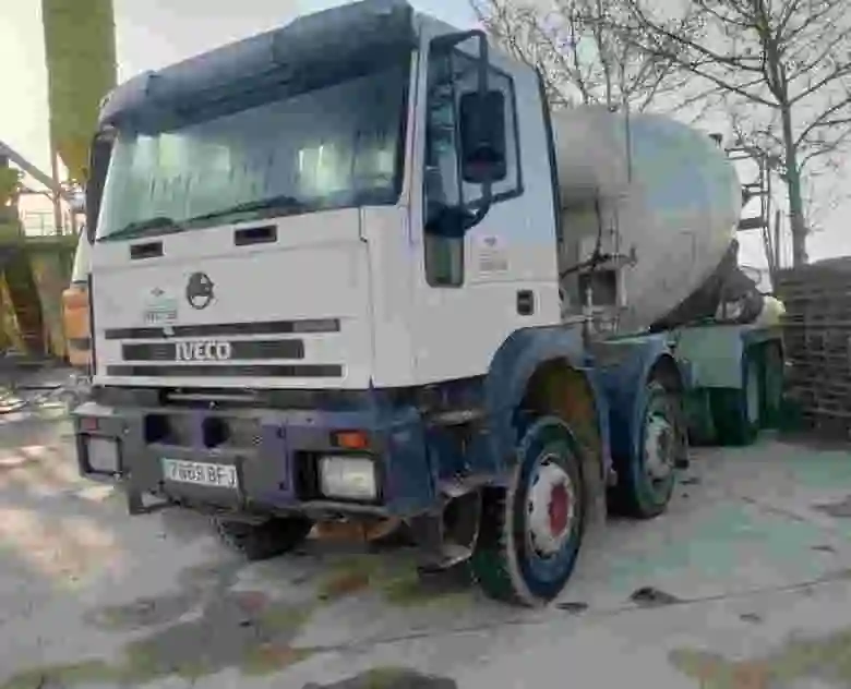 1. Camión hormigonera Iveco Trakker 340