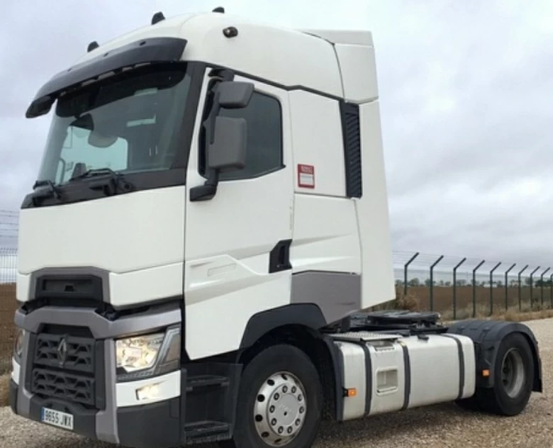 4. Cabeza tractora Renault Gama T520