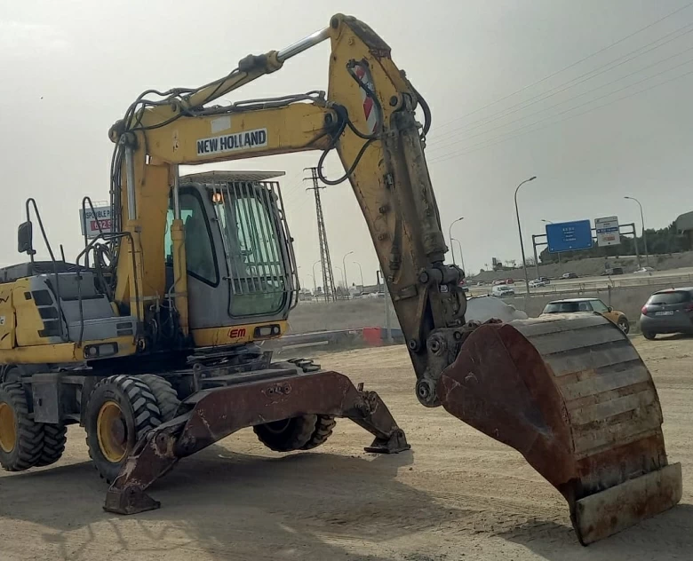 5. Excavadora de ruedas New Holland Mh Plus C