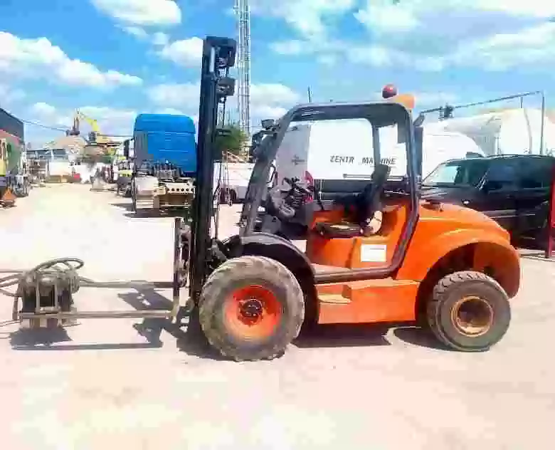8. Carretilla Ausa CH250 x 4