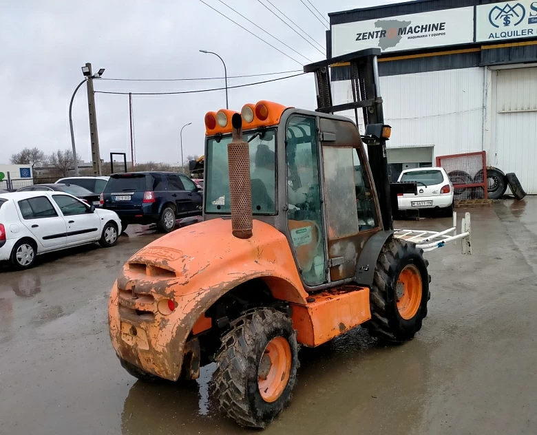 3. Carretilla Ausa CH250 x 4