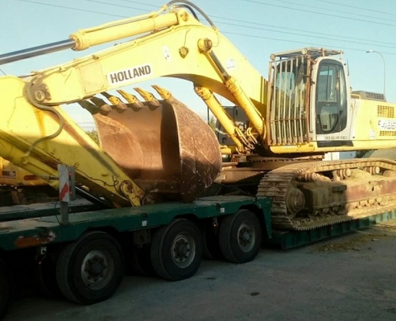 2. Excavadora New Holland E 485 Beh