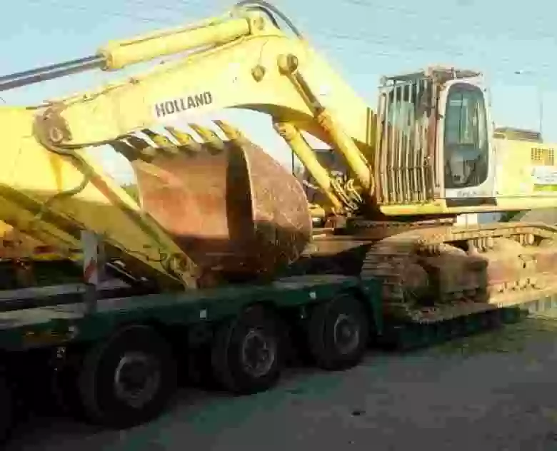 2. Excavadora New Holland E 485 Beh