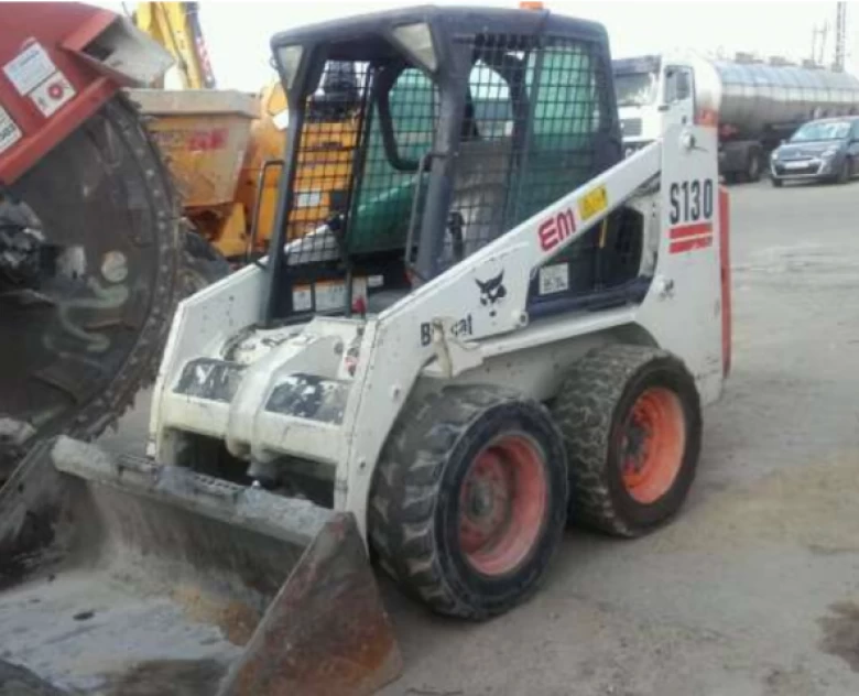 1. MINICARGADORA Bobcat S 130