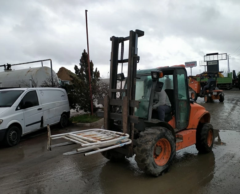 5. Carretilla Ausa CH250 x 4