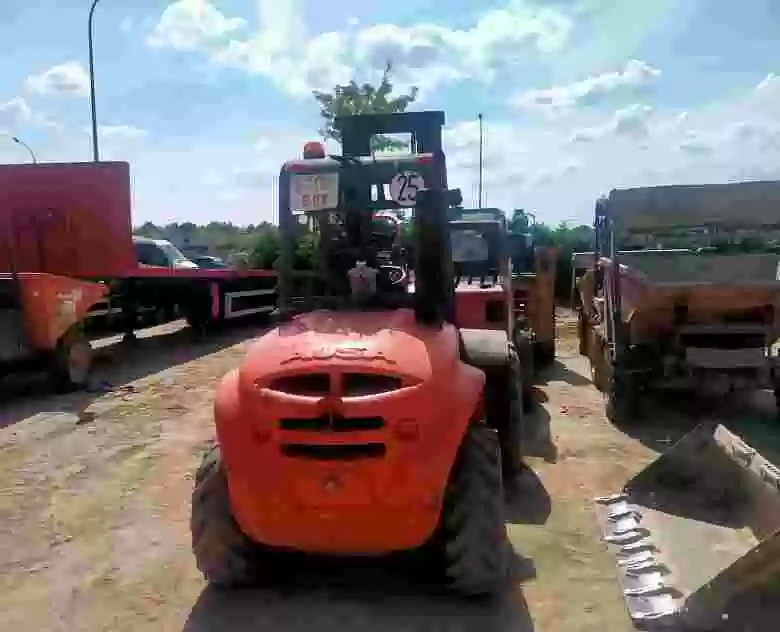 5. Carretilla Ausa CH250 x 4