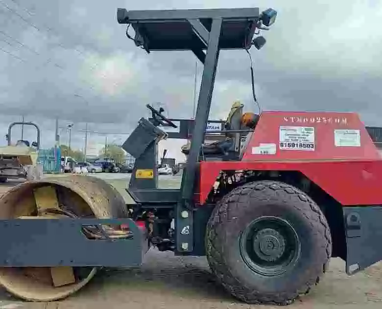 2. Rodillo Dynapac CA121