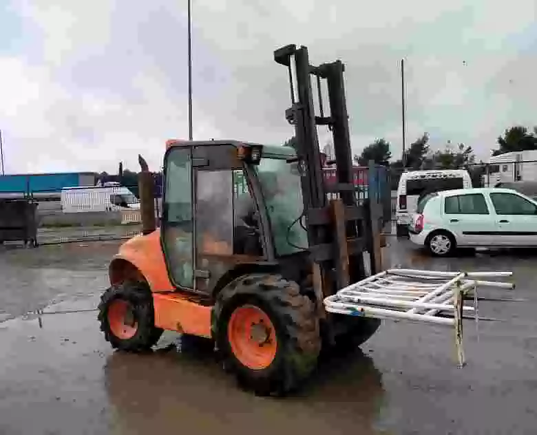 2. Carretilla Ausa CH250 x 4