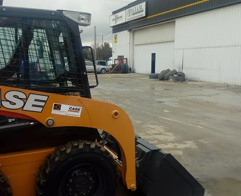 5. Minicargadora Case Sr130