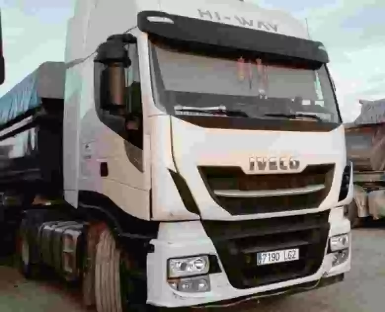 1. Cabeza tractora Iveco Stralis 460