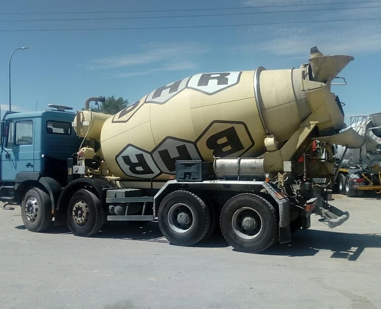 6. Camion hormigonera Man 35.364