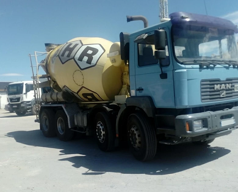 3. Camion hormigonera Man 35.364