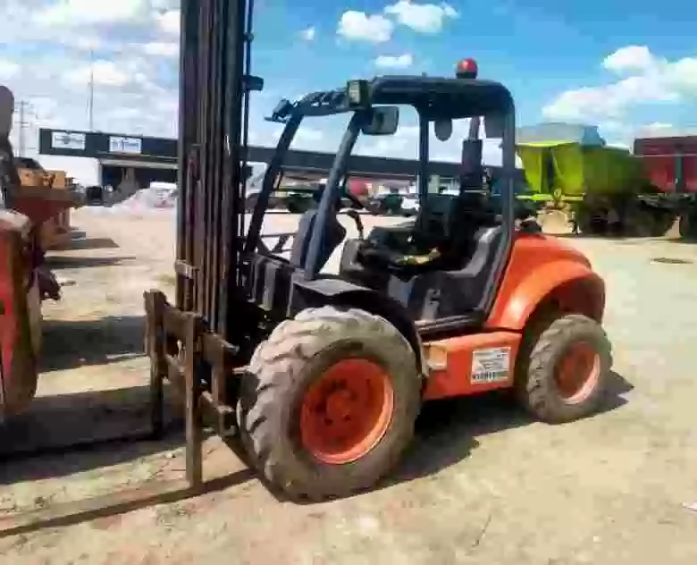 1. Carretilla Ausa CH250 x 4