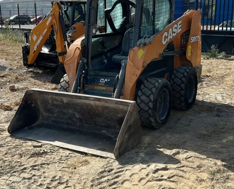 5. Minicargadora Case SR 175