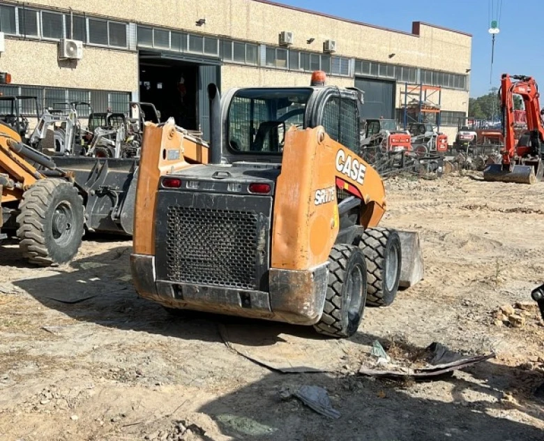 2. Minicargadora Case SR 175