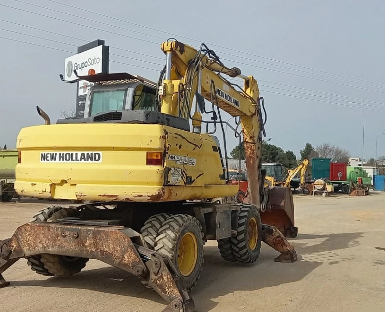 3. Excavadora de ruedas New Holland Mh Plus C