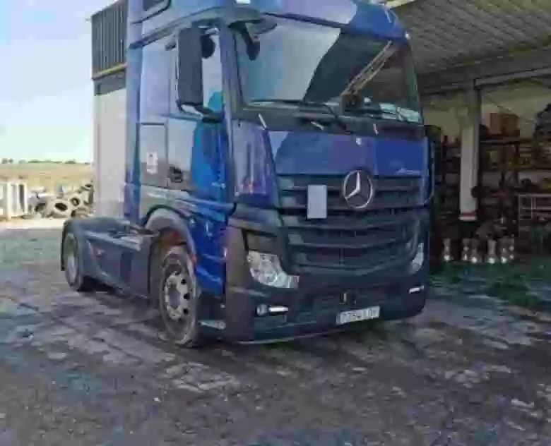 1. Cabeza Tractora Mercedes Actros 1845