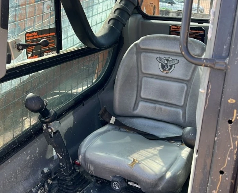 4. Minicargadora Case SR 175