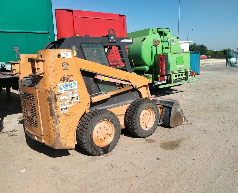 5. Minicargadora CASE 410