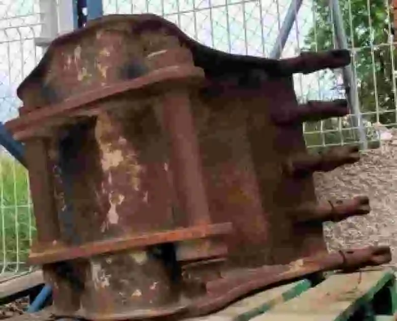 1. Cazo de 600mm Caterpillar 428/438