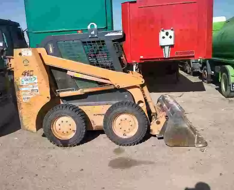 6. Minicargadora CASE 410