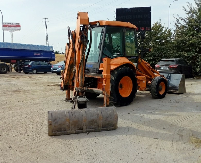 2. Retrocargadora Fiat Kobelco B95