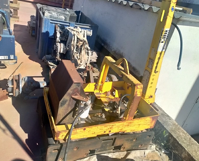 25. Lote de Maquinaria de Obra