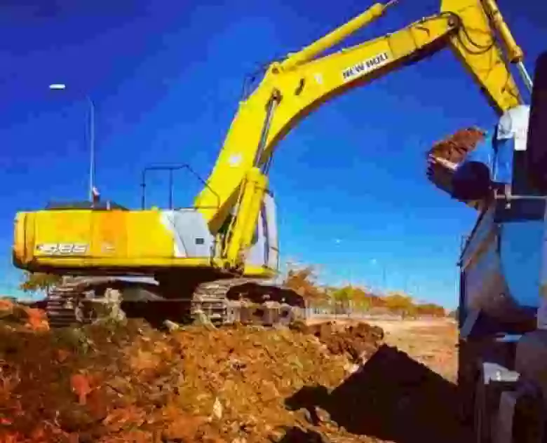 3. Excavadora New Holland E 485 Beh