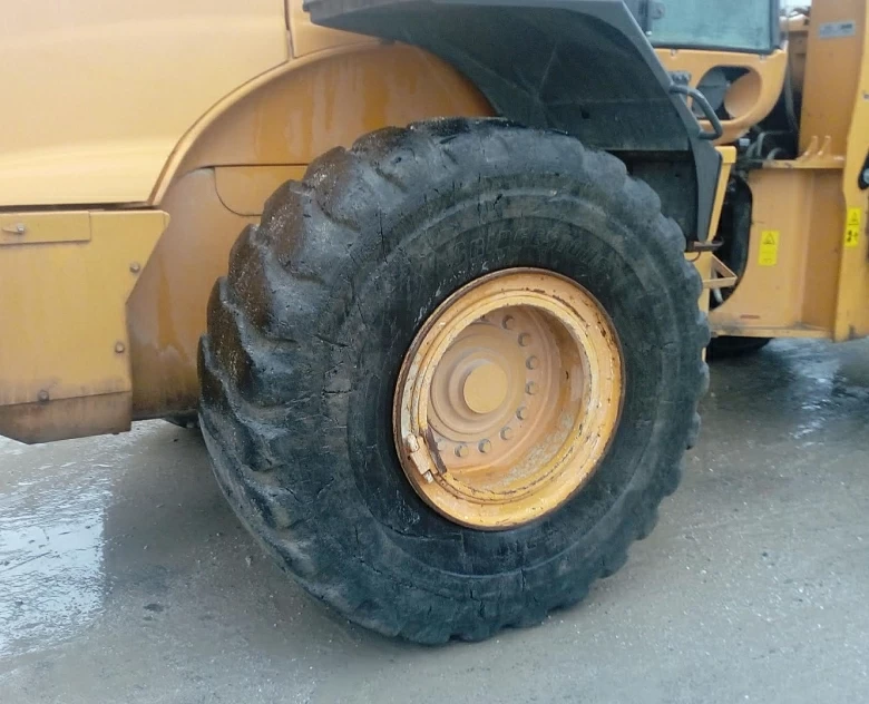 2. Cargadora Case 821 F